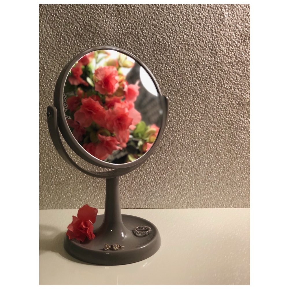 Double sided mirror with holder